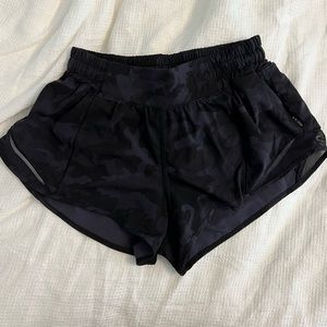 Lululemon Hotty Hot short black camo